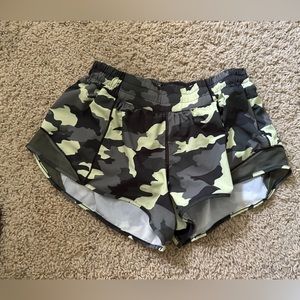 Lululemon Hotty Hots 2.5” Camo Color